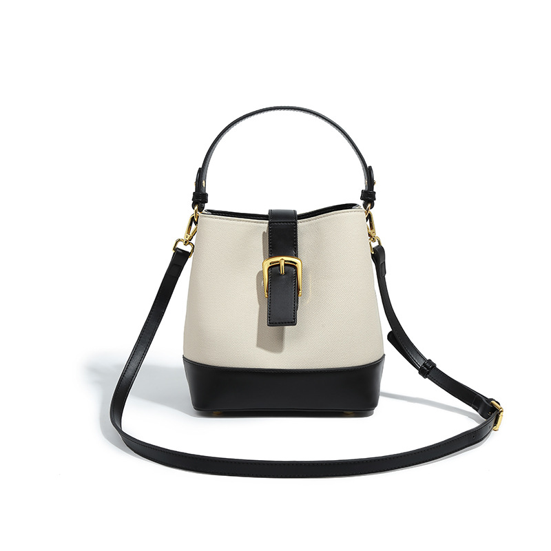 Bucket bag with midle pocket